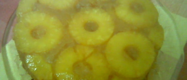 Кекс с ананасом и карамелью