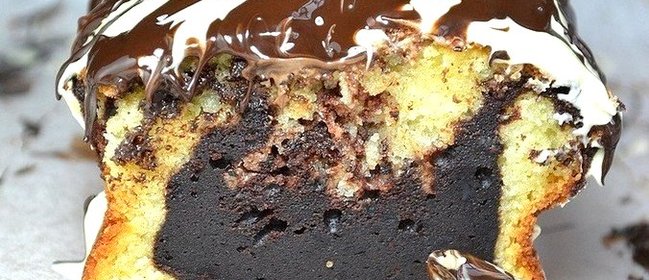 Ванильный кекс с влажной шоколадной начинкой